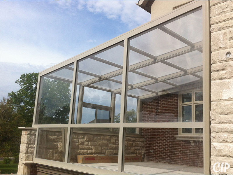 Frameless glass pool enclosure - a safe and beautiful choice